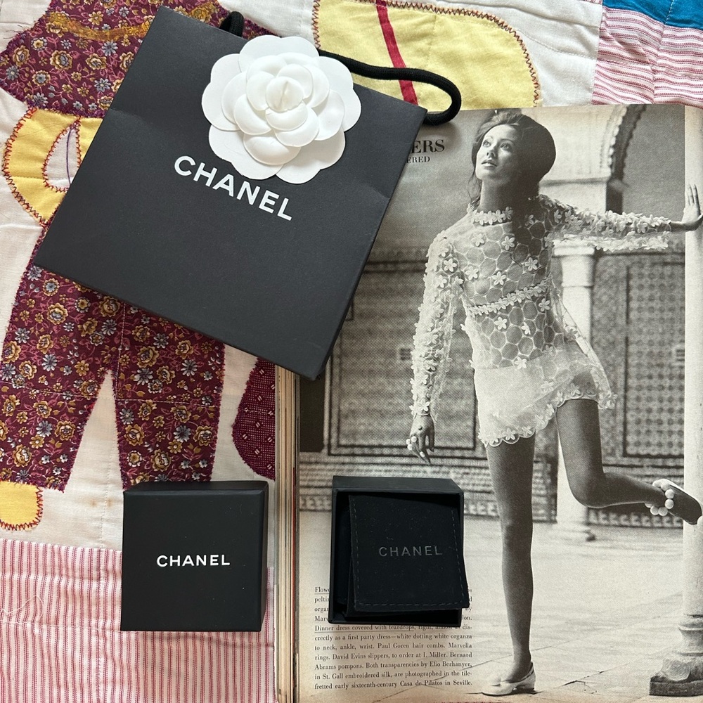 CHANEL Silver Filigree Drop Earrings - Authentic with Paperwork - Picture 10 of 10